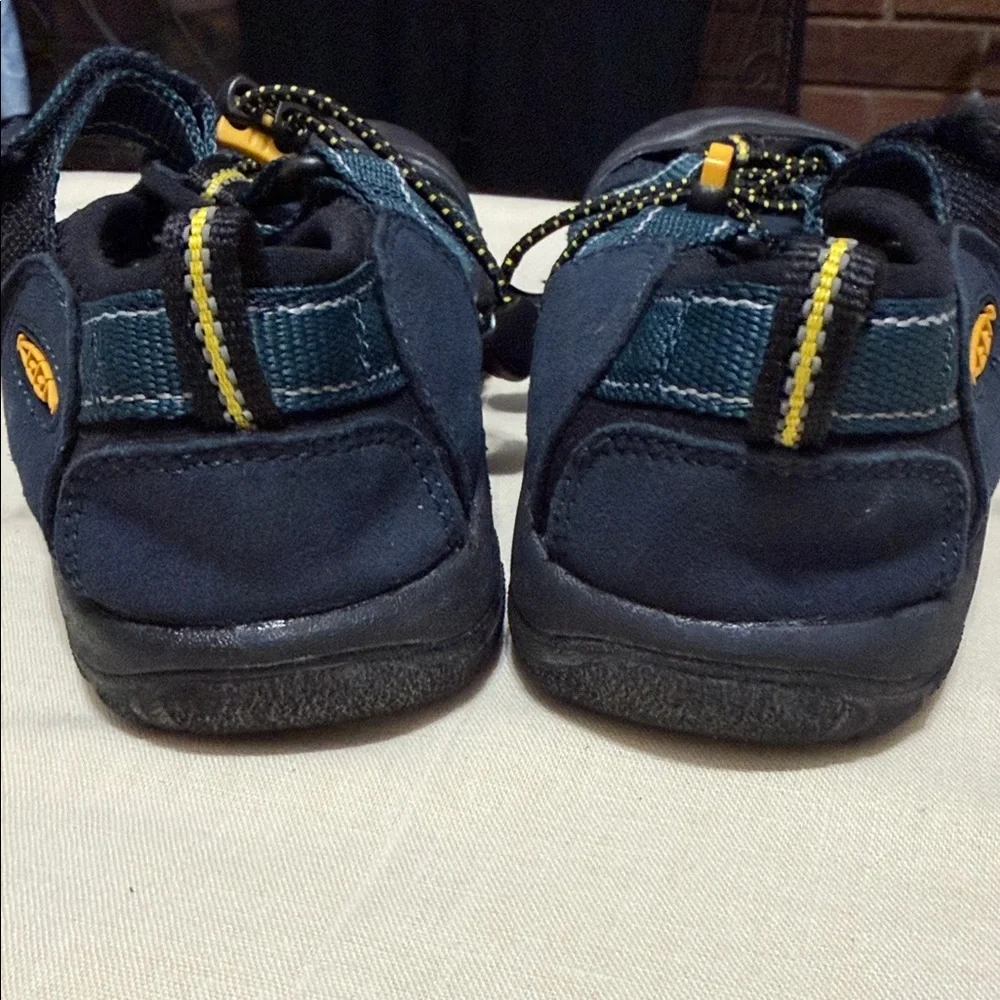 Keen Kids Size 3 Water Hiking Shoes - Navy and Black
